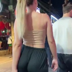 Ass candid jiggle